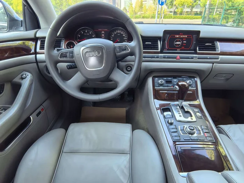 Audi A8 — фото 10