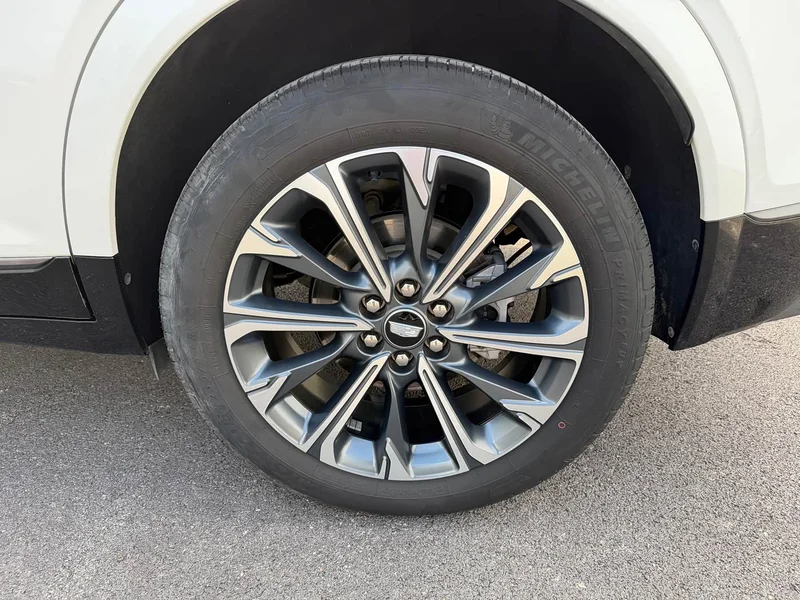 Cadillac XT5 — фото 12