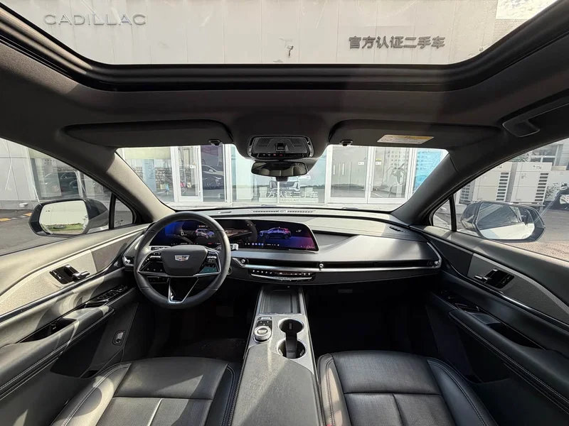 Cadillac XT5 — фото 18