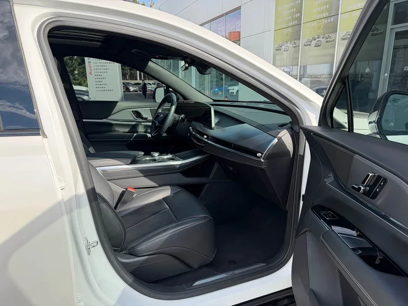 Cadillac XT5 — фото 19