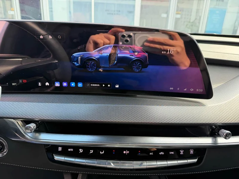 Cadillac XT5 — фото 8