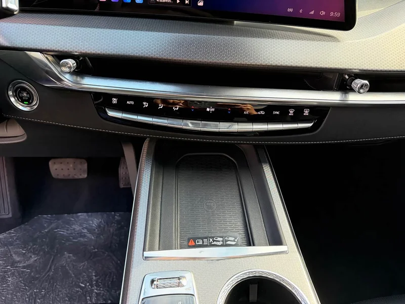 Cadillac XT5 — фото 9