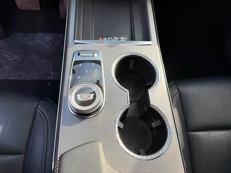 Cadillac XT5 — фото 10