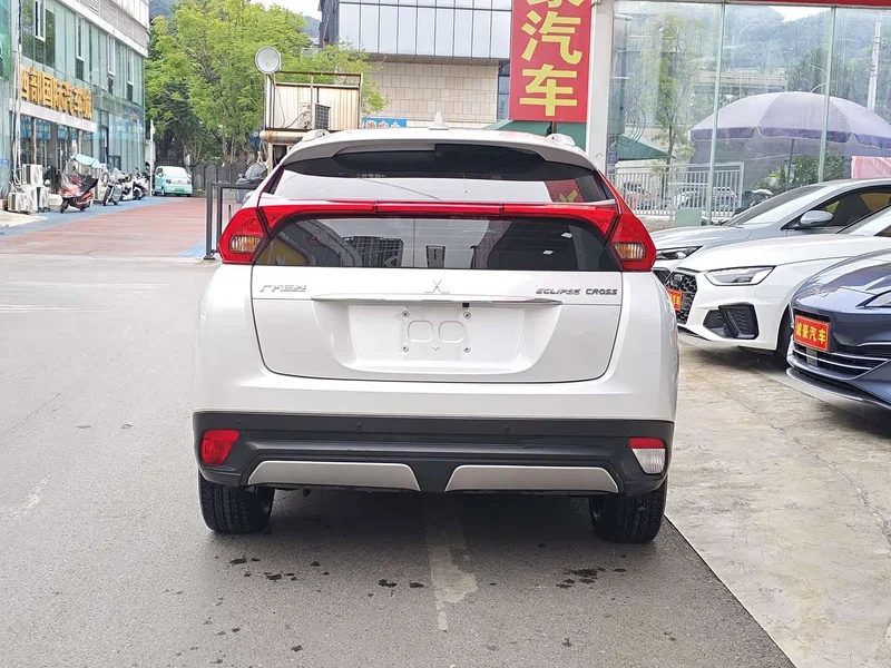 Mitsubishi Eclipse Cross — фото 9