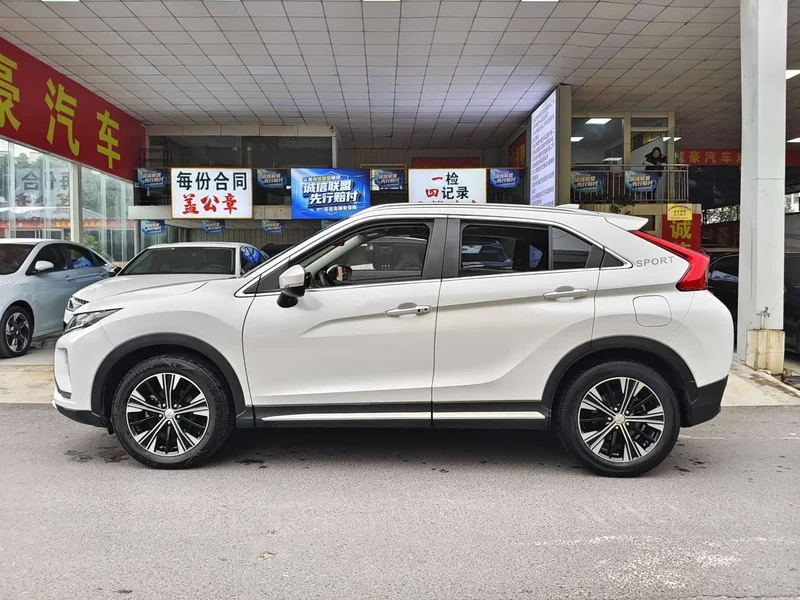 Mitsubishi Eclipse Cross — фото 10