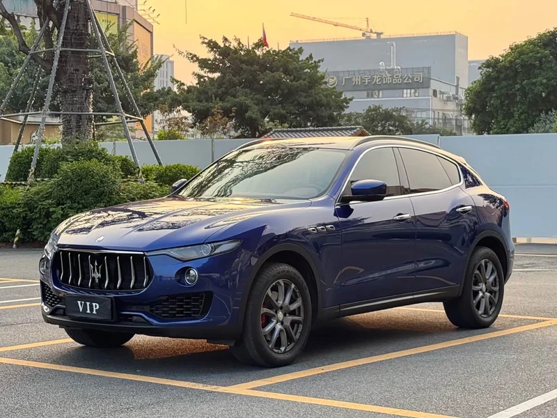 Maserati Levante — фото 1