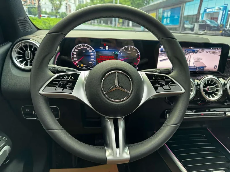 Mercedes-Benz GLB-Class — фото 18
