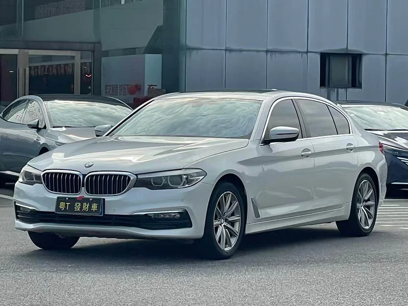 BMW 5-Series — фото 1