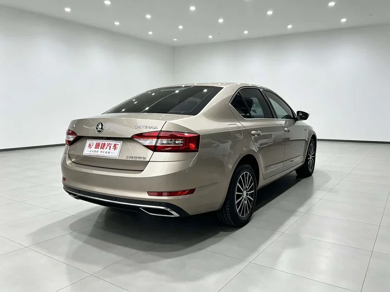 Volkswagen Octavia — фото 11