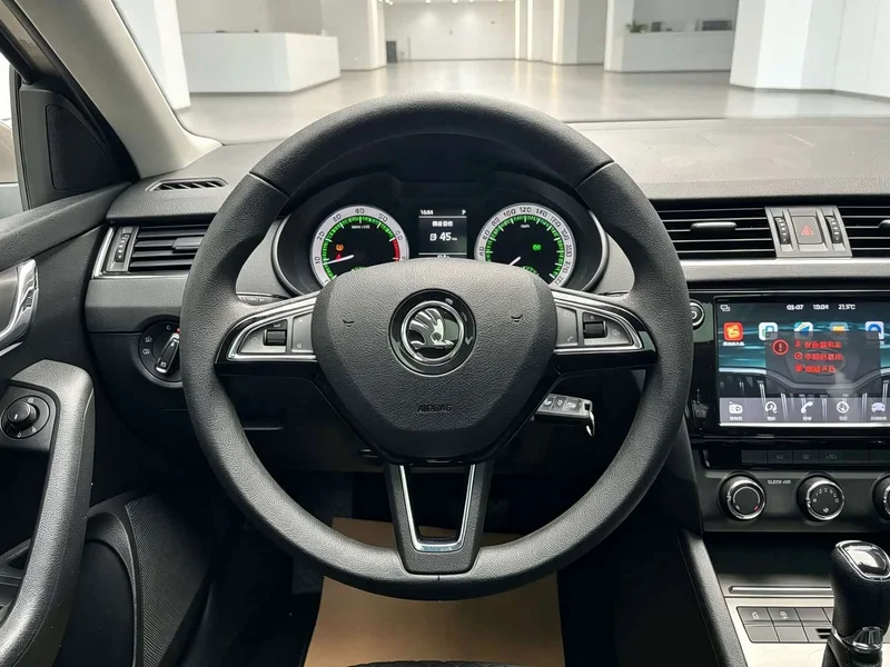 Volkswagen Octavia — фото 13