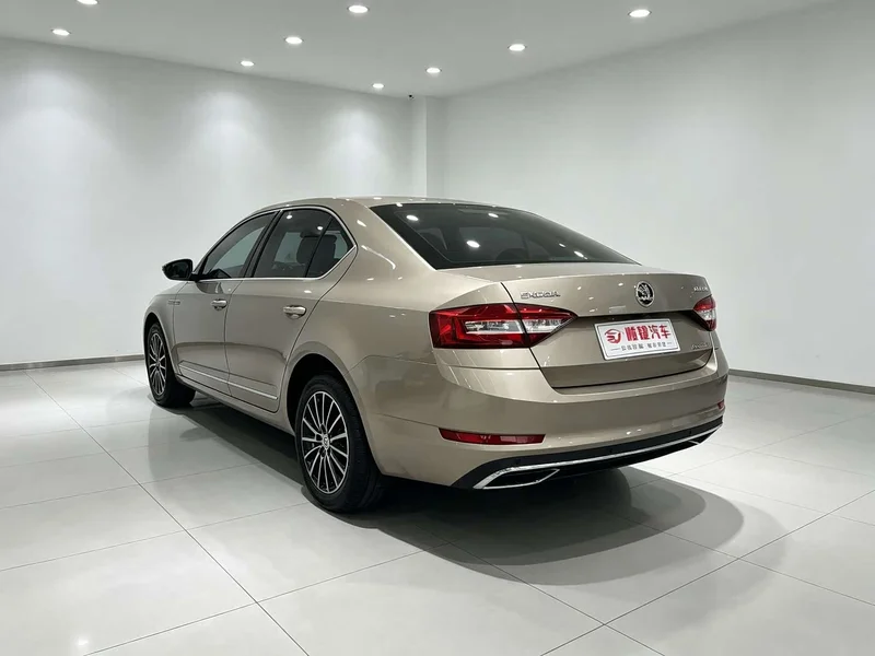 Volkswagen Octavia — фото 9