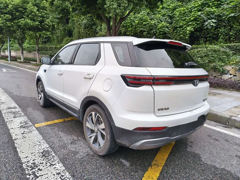 Changan CS55 Pure Electric — фото 6