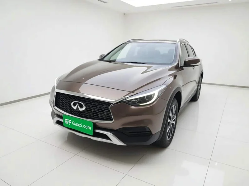 Infiniti QX30 — фото 1