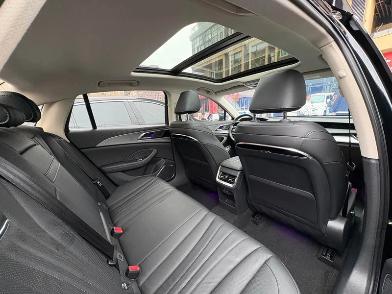 Hongqi H5 — фото 10