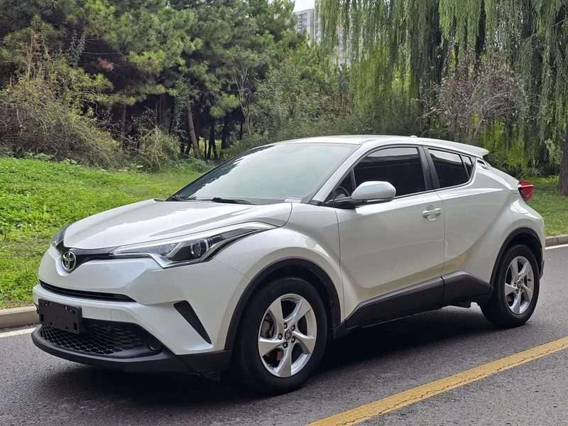 Toyota C-HR — фото 1