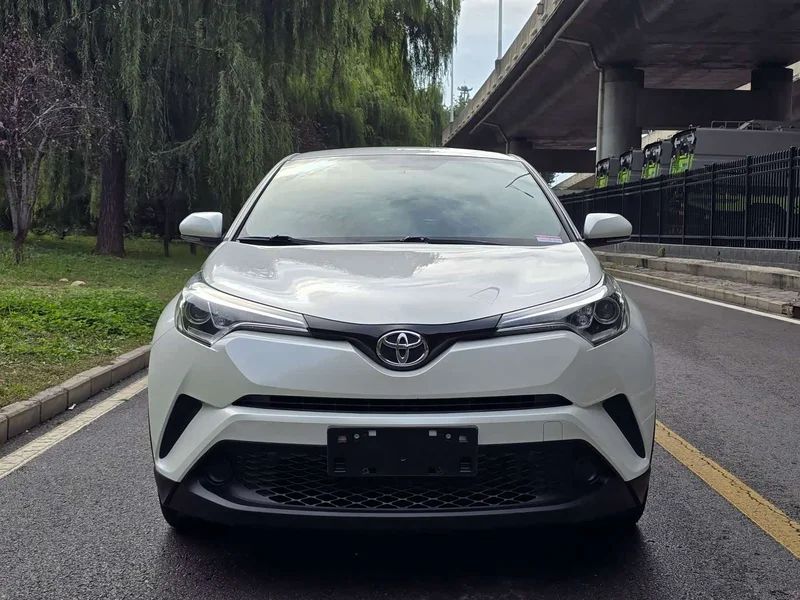 Toyota C-HR — фото 2