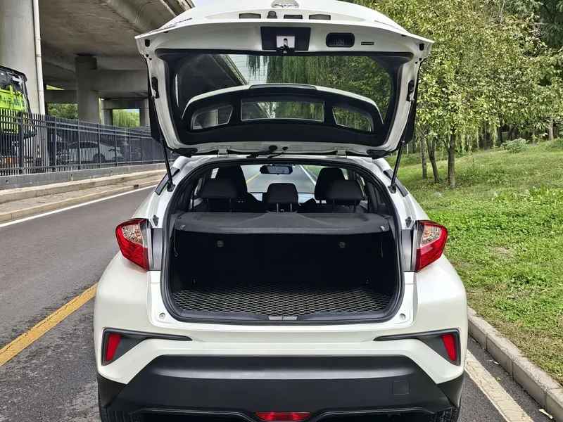 Toyota C-HR — фото 8