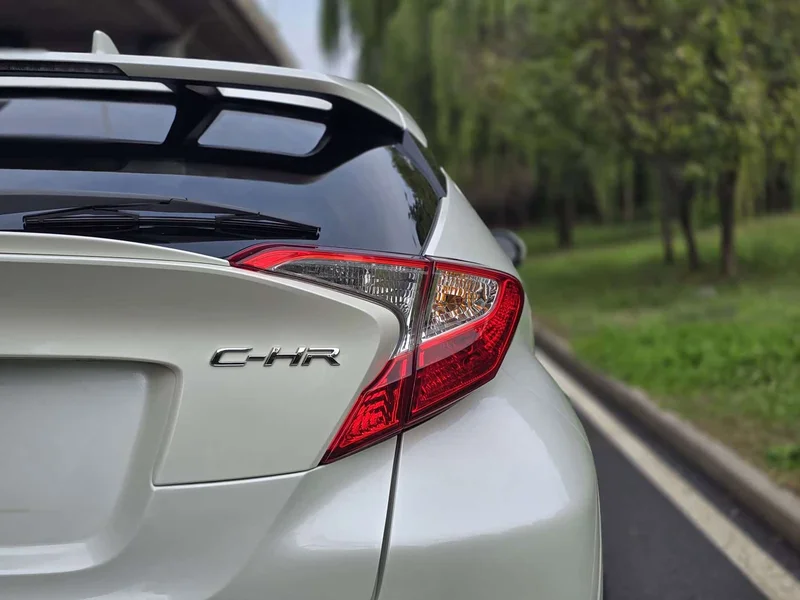 Toyota C-HR — фото 10