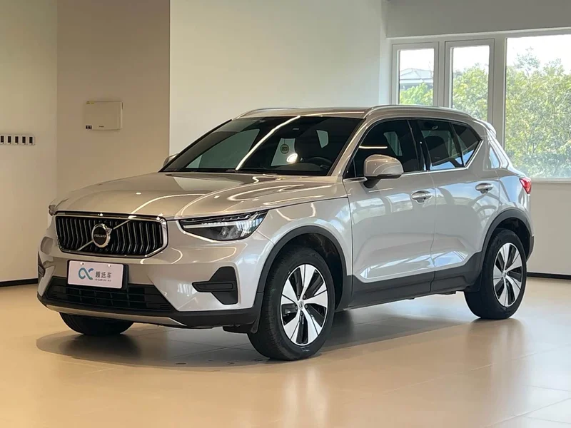 Volvo XC40 — фото 1