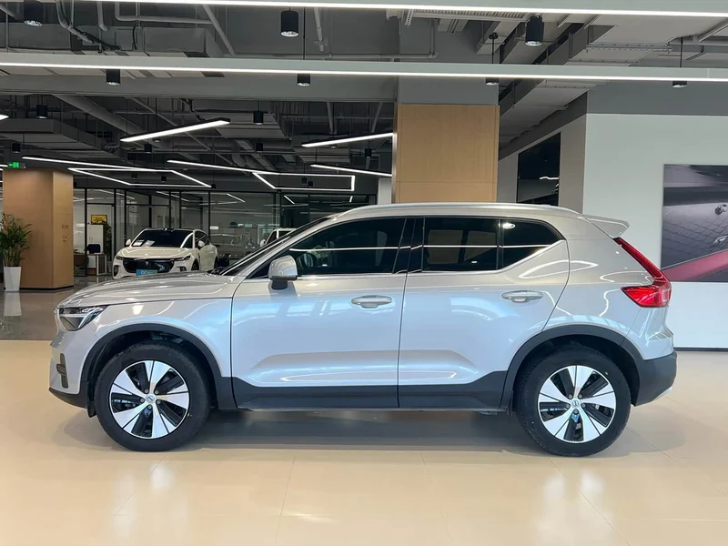 Volvo XC40 — фото 3