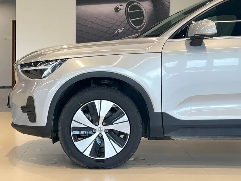 Volvo XC40 — фото 4