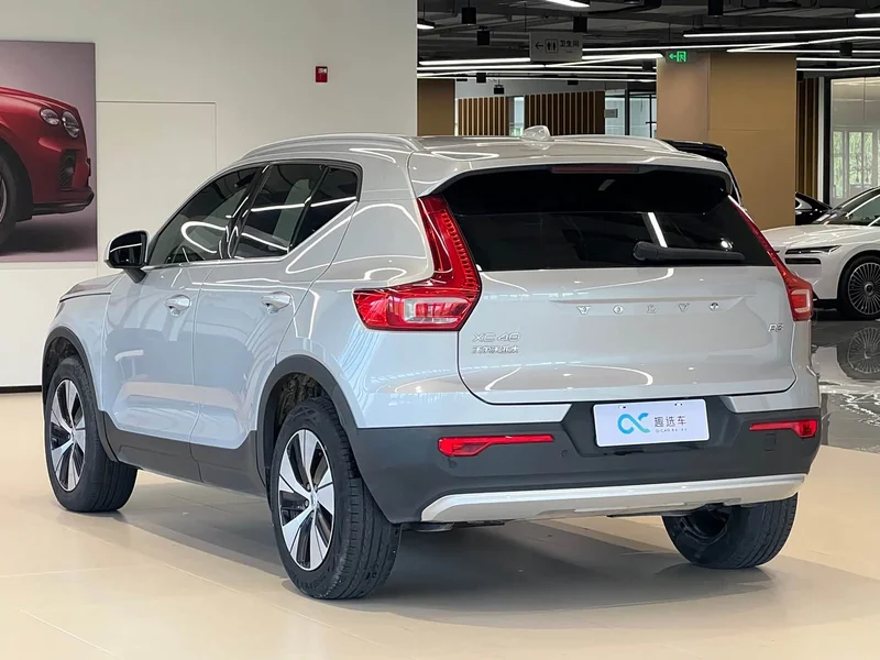 Volvo XC40 — фото 5