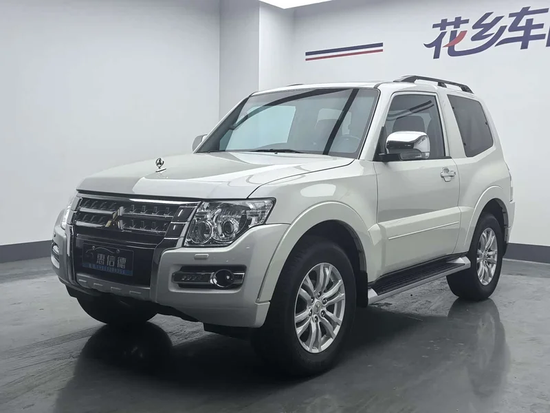 Mitsubishi Pajero (Imported) — фото 1