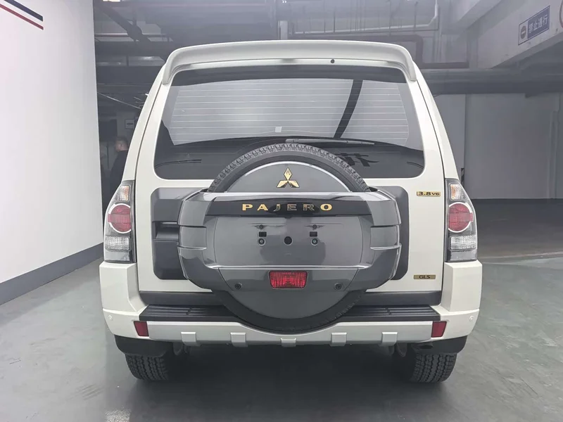 Mitsubishi Pajero (Imported) — фото 14