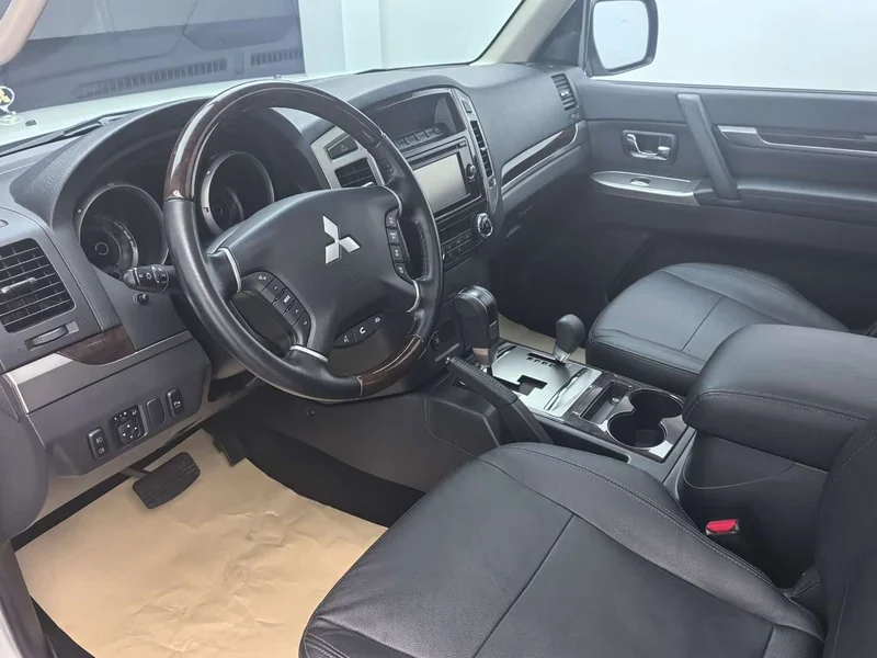 Mitsubishi Pajero (Imported) — фото 3