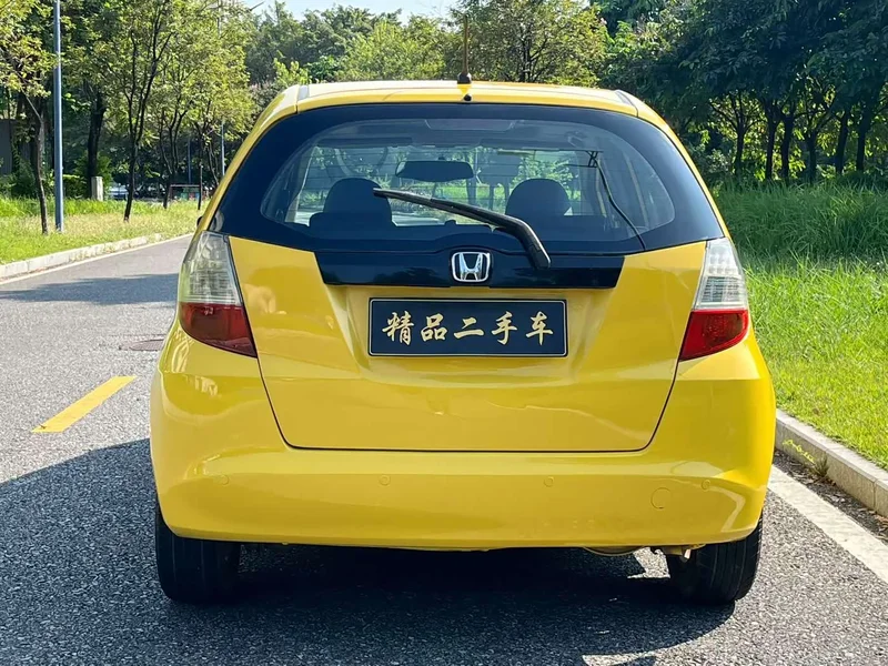 Honda Fit — фото 10