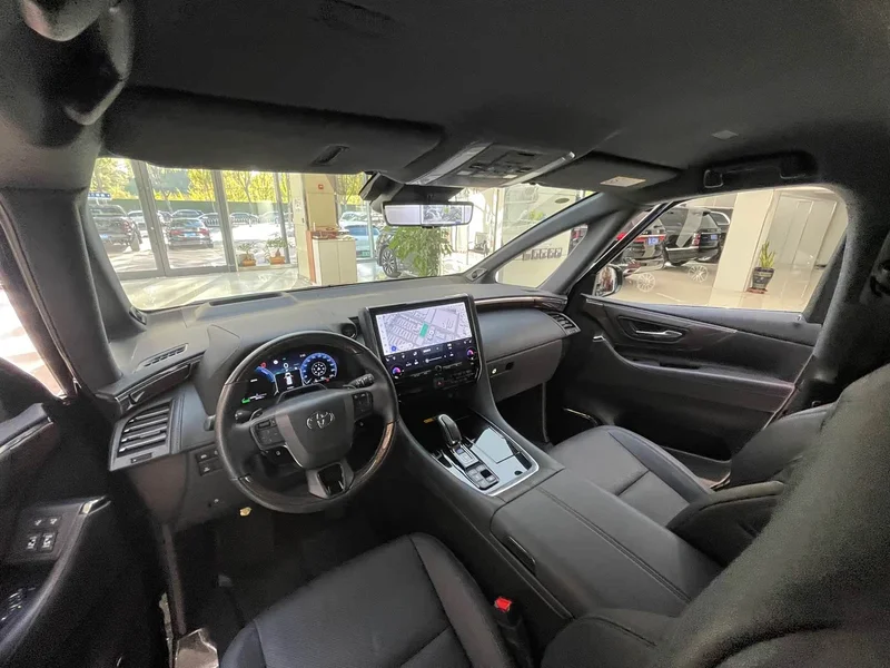 Toyota Alphard — фото 13