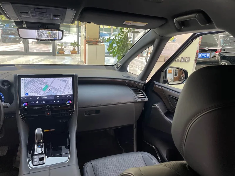 Toyota Alphard — фото 16