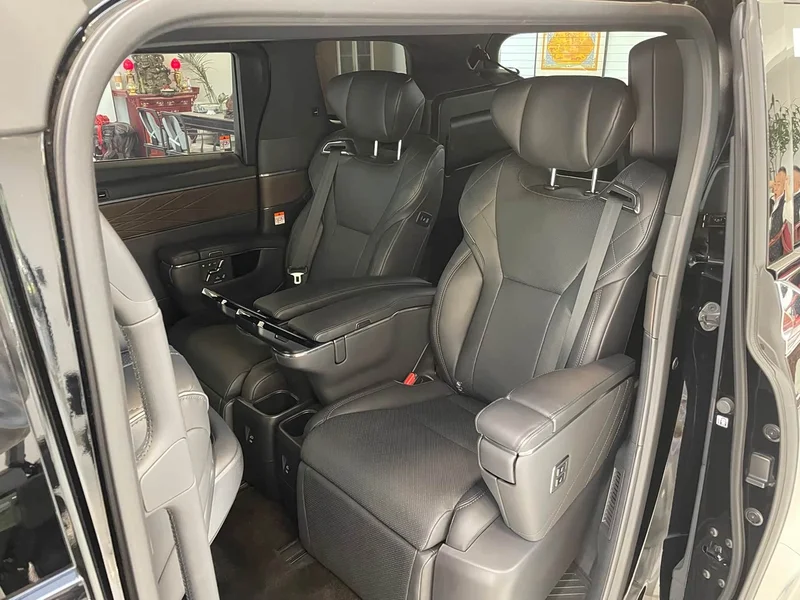 Toyota Alphard — фото 18