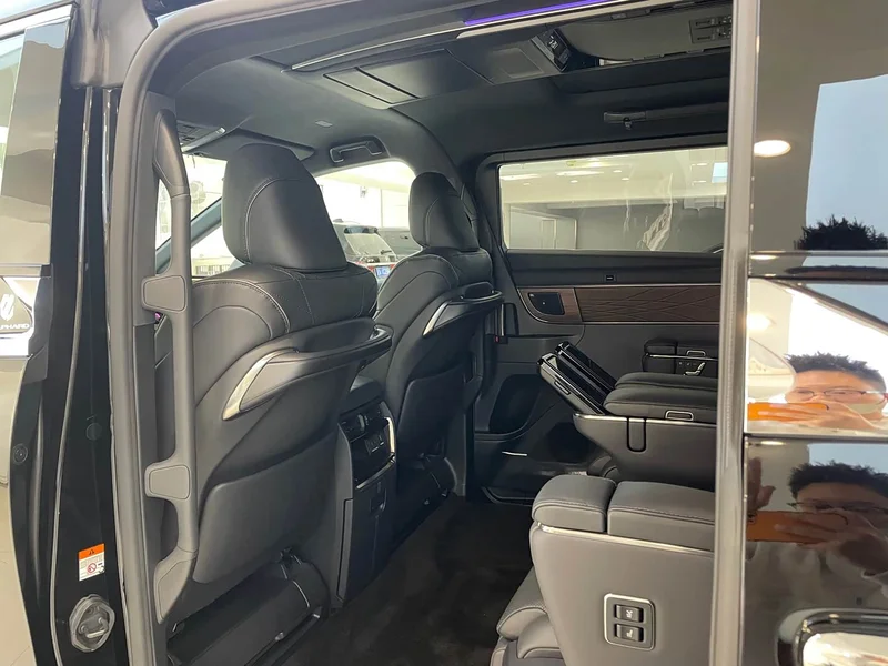 Toyota Alphard — фото 19