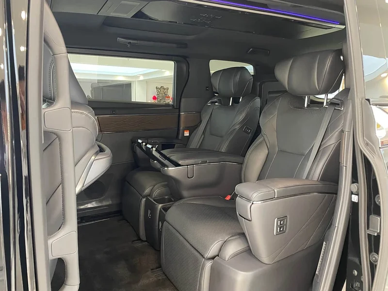 Toyota Alphard — фото 20