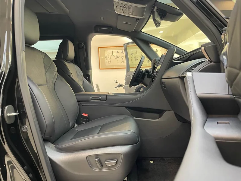 Toyota Alphard — фото 21