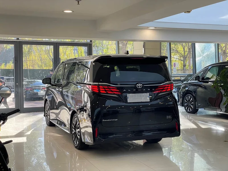 Toyota Alphard — фото 36