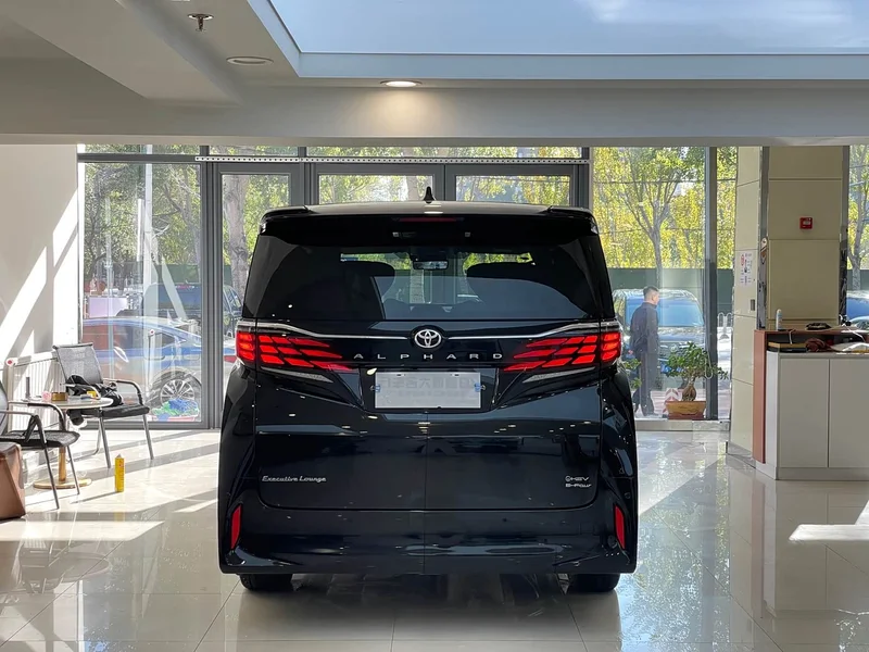 Toyota Alphard — фото 37
