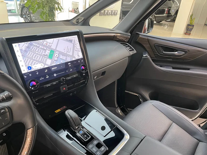 Toyota Alphard — фото 4