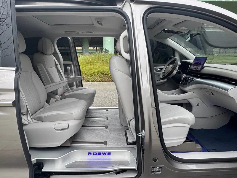 Roewe iMAX8 New Energy — фото 11
