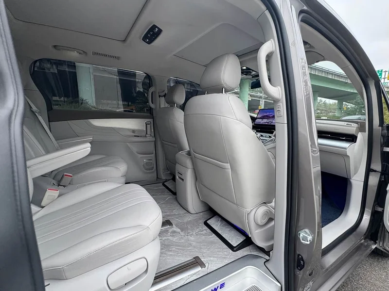 Roewe iMAX8 New Energy — фото 12