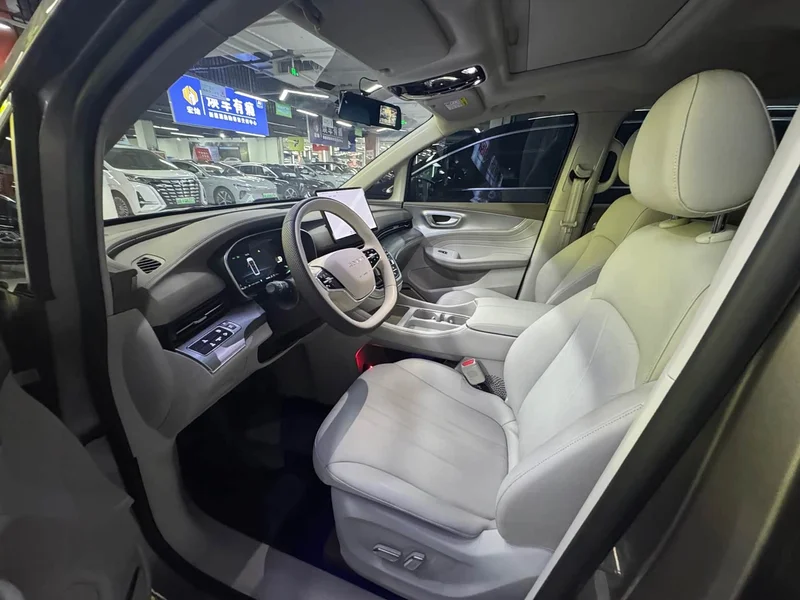 Roewe iMAX8 New Energy — фото 15