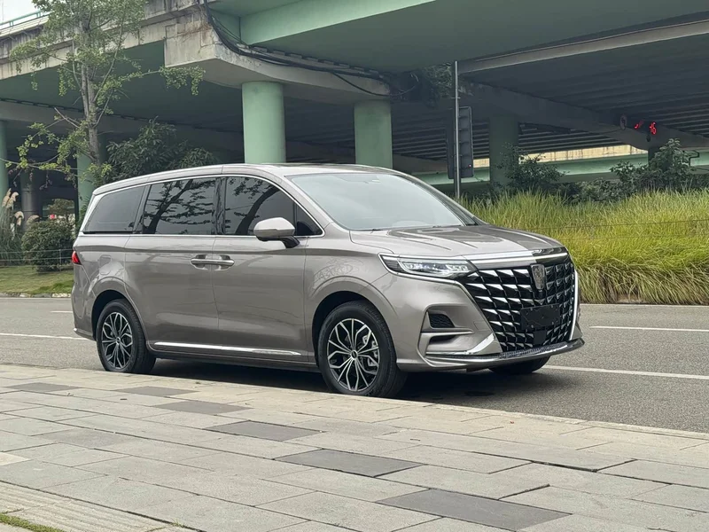 Roewe iMAX8 New Energy — фото 3