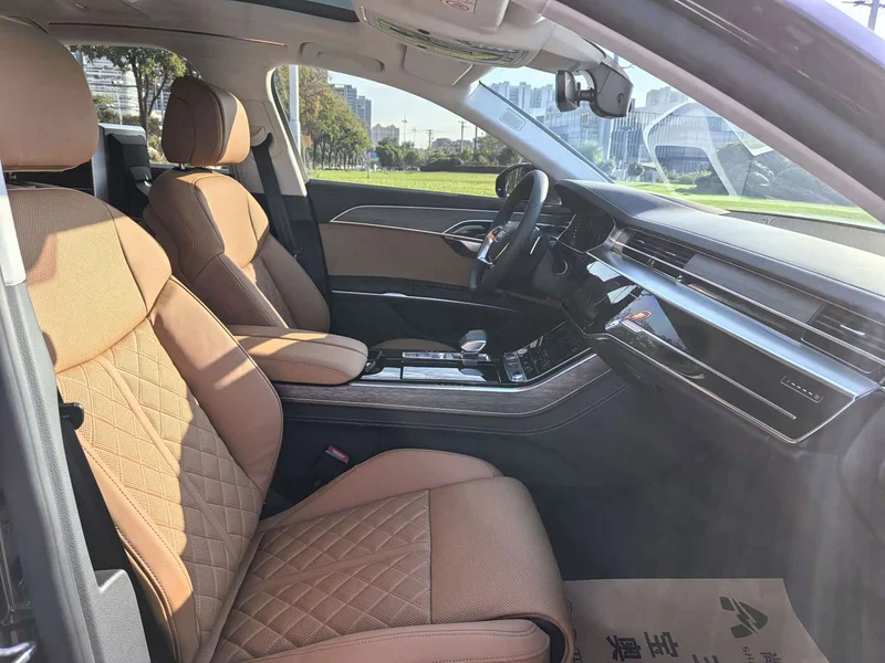 Audi A8 — фото 14
