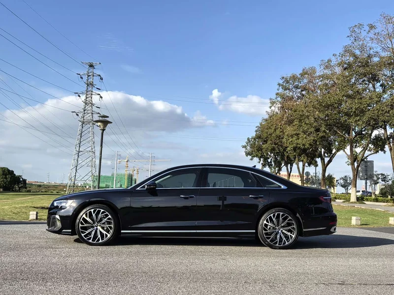 Audi A8 — фото 17