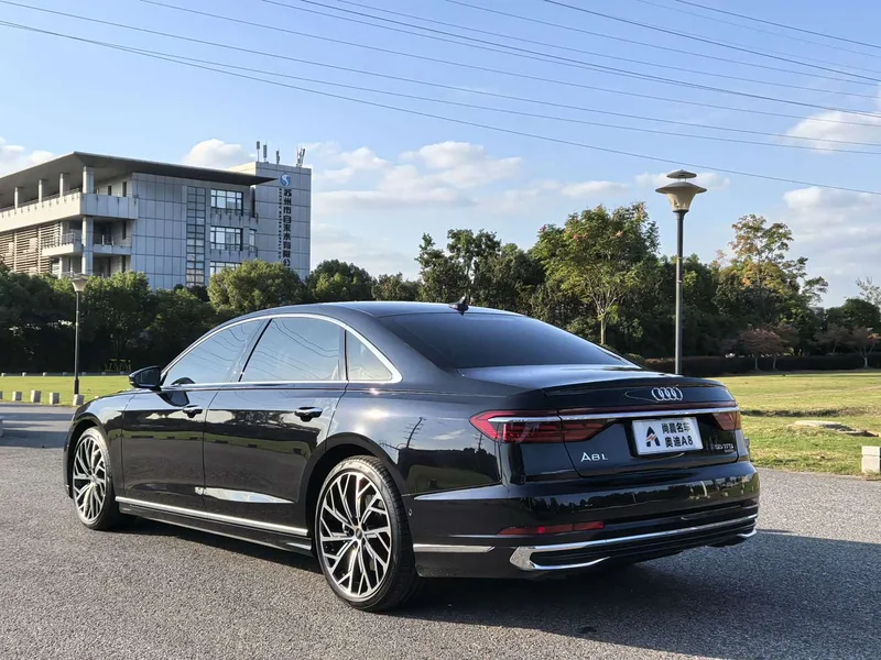 Audi A8 — фото 20
