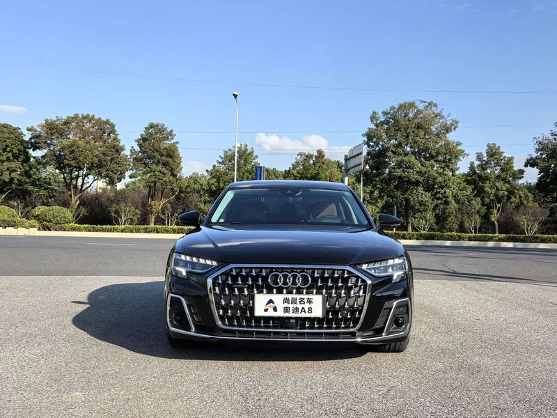 Audi A8 — фото 2