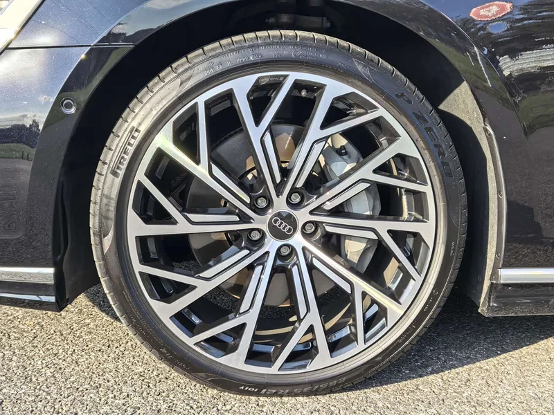 Audi A8 — фото 4