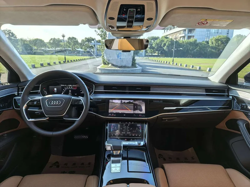 Audi A8 — фото 6