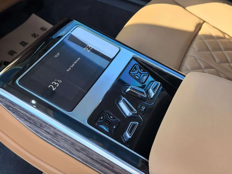 Audi A8 — фото 7